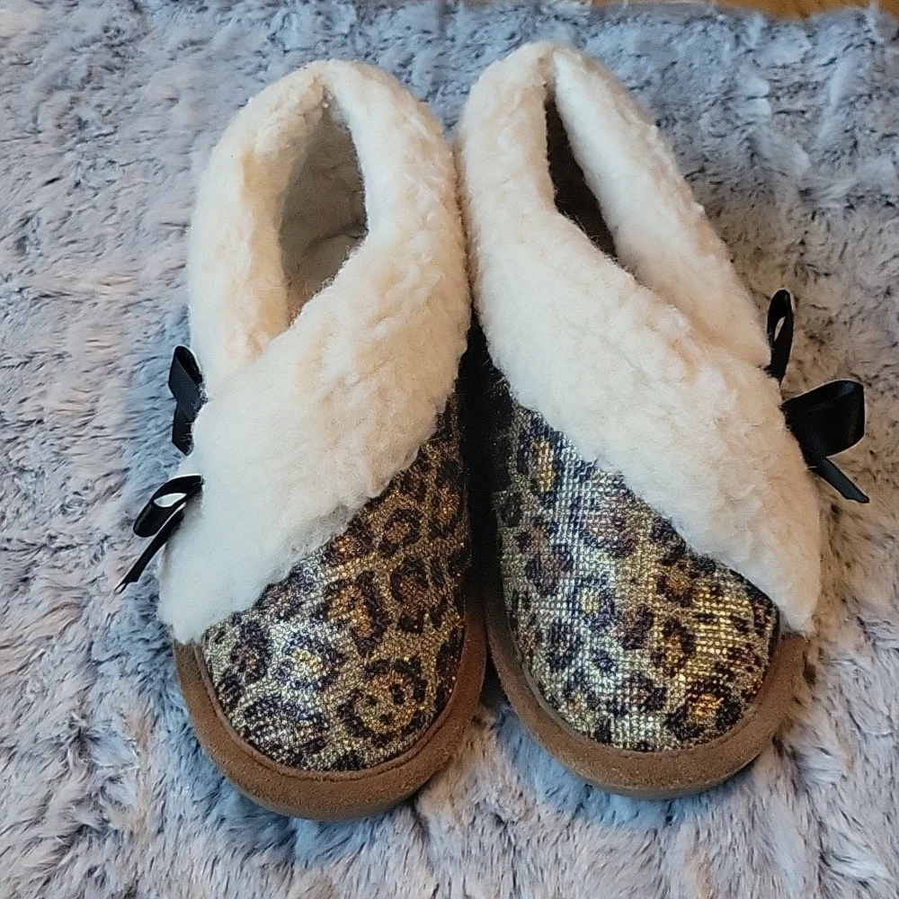 Bearpaw Cheetah Print Slippers, Girls Size 4, Great Condition!